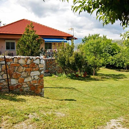 Countryside Cottage With Garden & Lake View Peraia  Zewnętrze zdjęcie